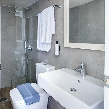 Amfiliki אורחן *